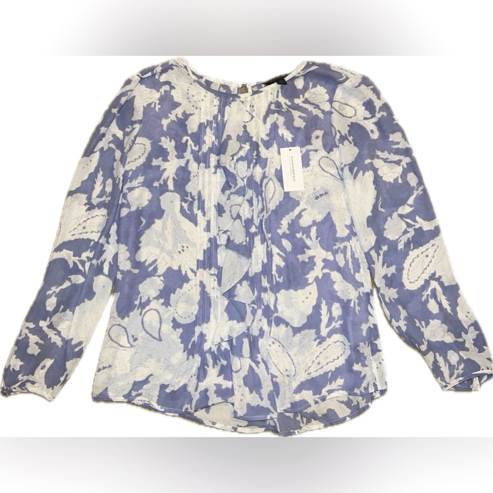 NWT Banana Republic blouse size XS, periwinkle and white flower pattern